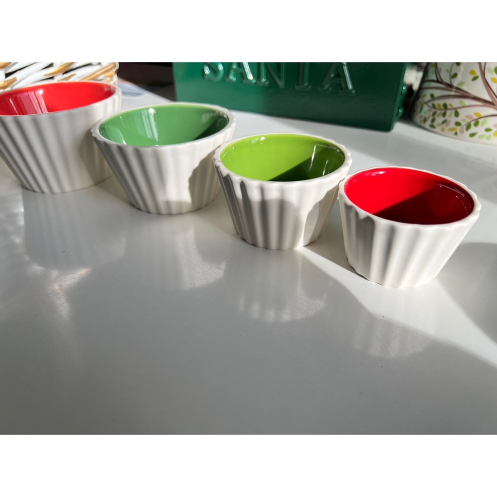 Hallmark Measuring Cups - Picture 3 of 4